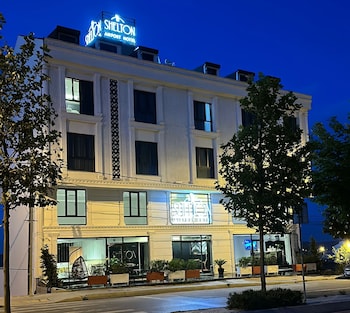 shelton airport otel