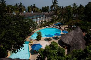travellers beach hotel and club
