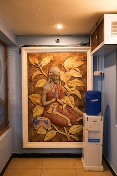 Dolphin Beach Guest House,Gingee>>Auroville,2 star