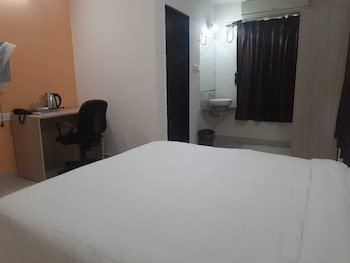 Opal Suite Rooms,India>>Pune,2 star
