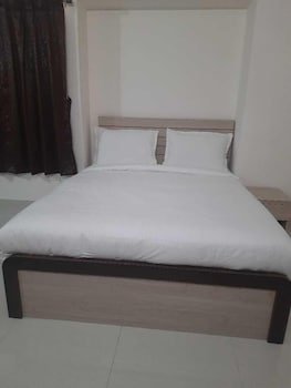 Opal Suite Rooms,India>>Pune,2 star