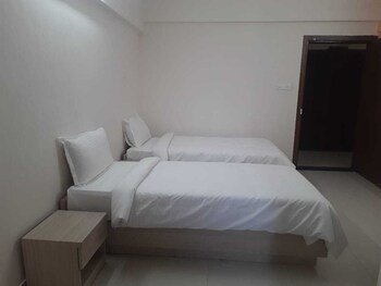 Opal Suite Rooms,India>>Pune,2 star