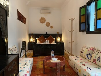riad iklil