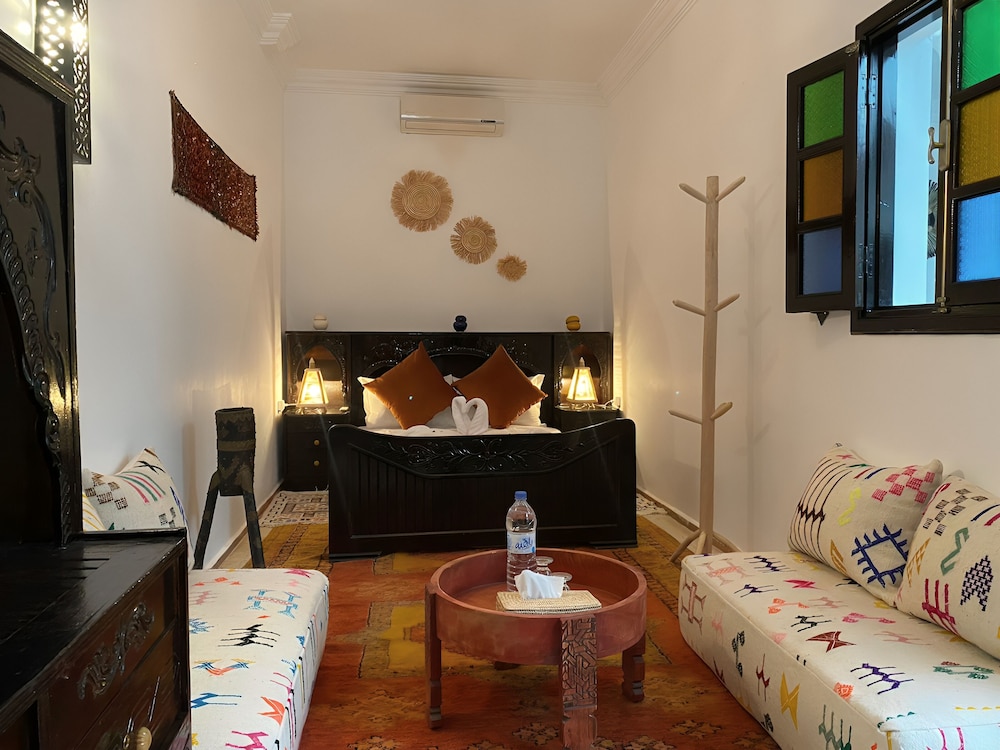 riad iklil