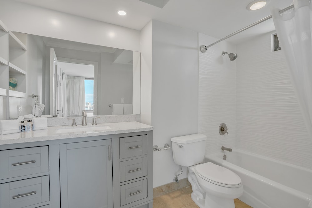 tower 1 suite 3514 kp 1 bedroom condo by redawning