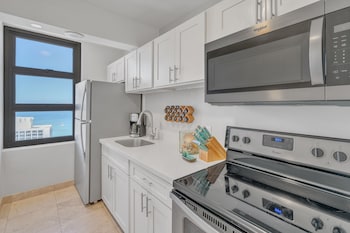 tower 1 suite 3514 kp 1 bedroom condo by redawning