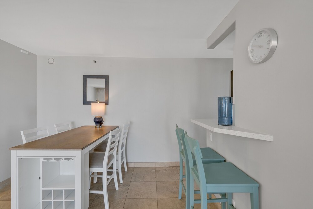 tower 1 suite 3514 kp 1 bedroom condo by redawning