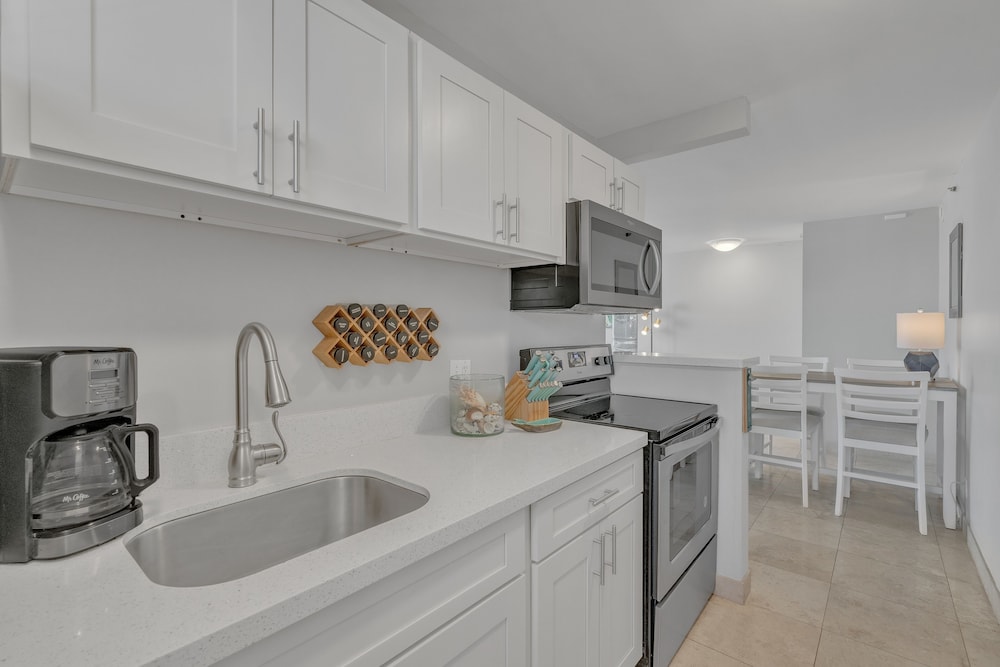 tower 1 suite 3514 kp 1 bedroom condo by redawning
