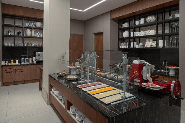 ac hotel lansing university area