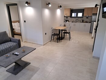 rafkon luxury apartments myrina