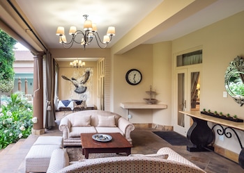 10 2Nd Avenue Houghton Estate,Kramerville>>Johannesburg,5 star