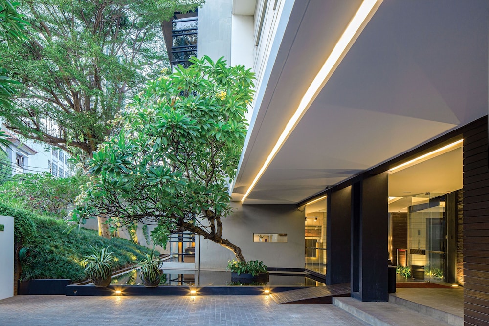 miers kuningan artotel curated