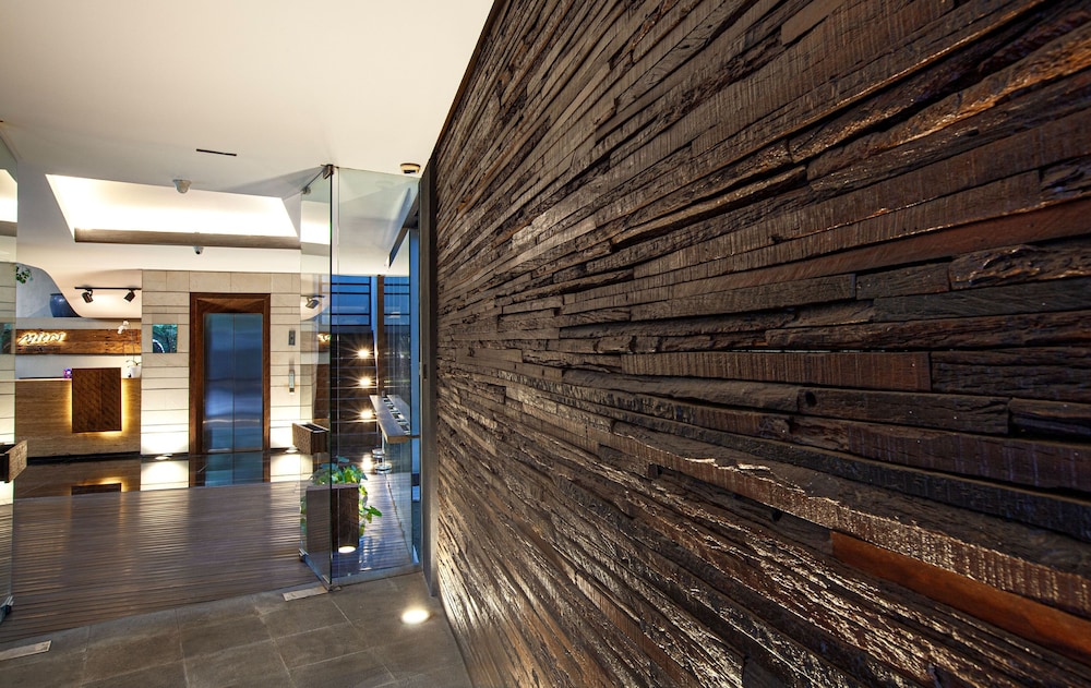 miers kuningan artotel curated