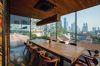 miers kuningan artotel curated