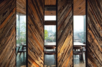 miers kuningan artotel curated