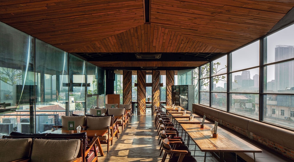 miers kuningan artotel curated