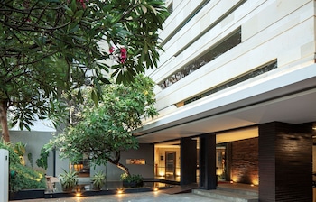 miers kuningan artotel curated
