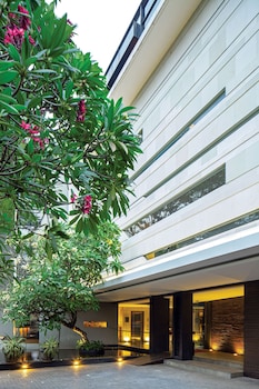 miers kuningan artotel curated