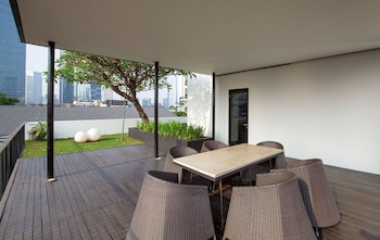 miers kuningan artotel curated