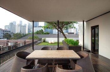 miers kuningan artotel curated