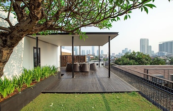 miers kuningan artotel curated