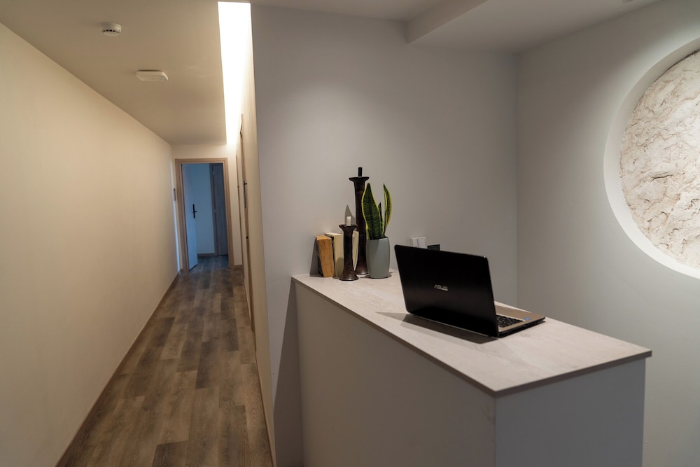 athens design suites