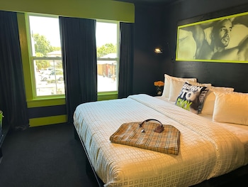 mari jean hotel adults only gay hotel