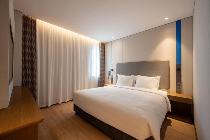 holiday inn express shanghai pujiang lianhang road an ihg hotel