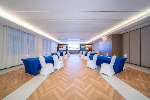 holiday inn express shanghai pujiang lianhang road an ihg hotel