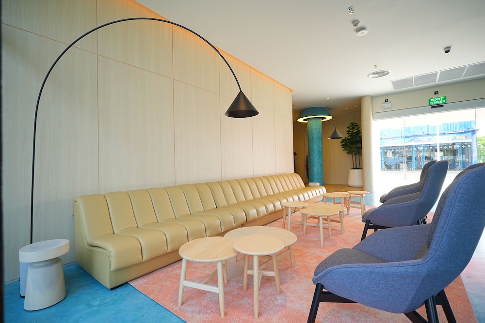 go hotel sriracha at central si racha