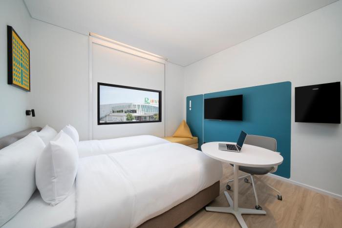 go hotel sriracha at central si racha