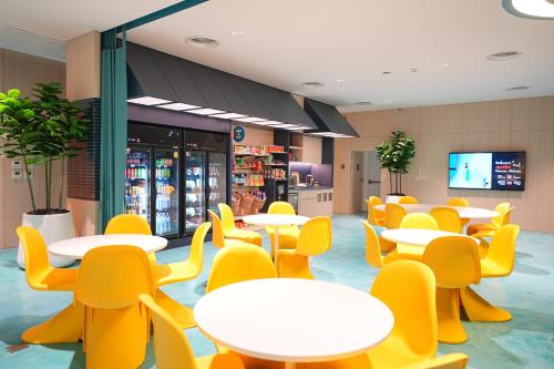 go hotel sriracha at central si racha
