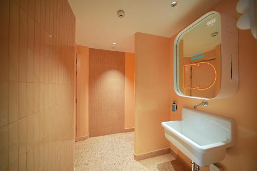 go hotel sriracha at central si racha