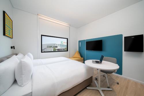 go hotel sriracha at central si racha