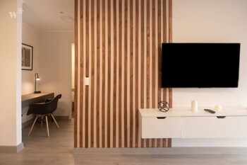 wynwood dean valdivia