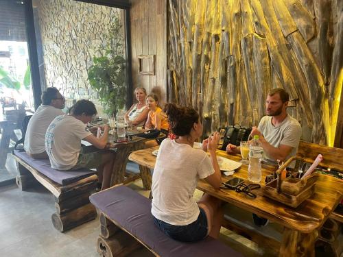 lapis restaurant and hostel