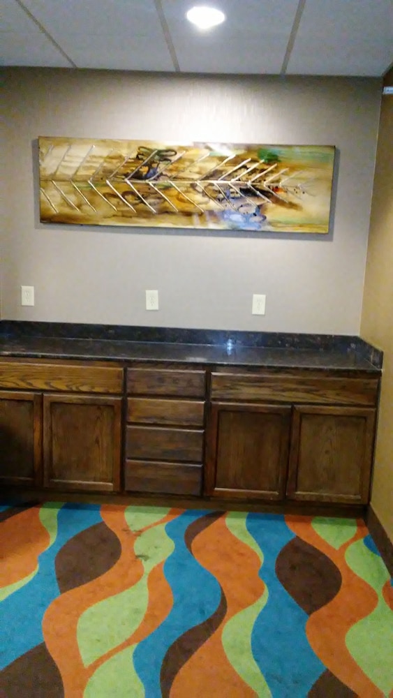 holiday inn express and suites junction city by ihg