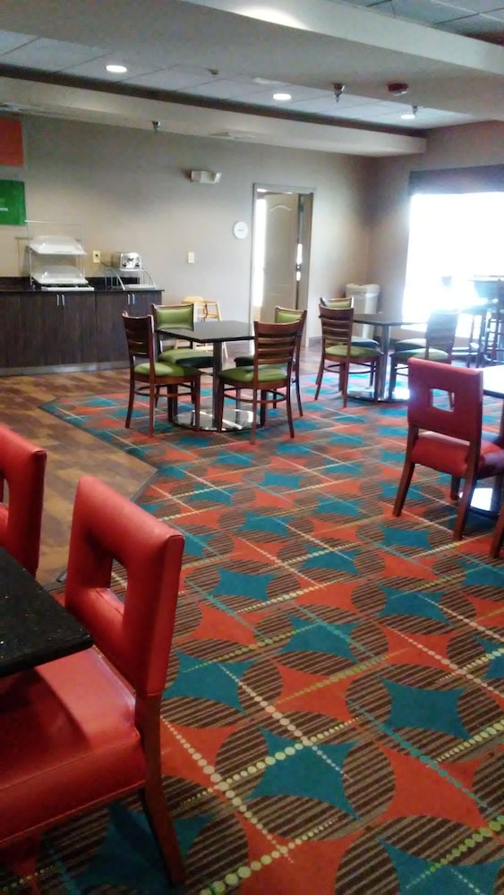 holiday inn express and suites junction city by ihg