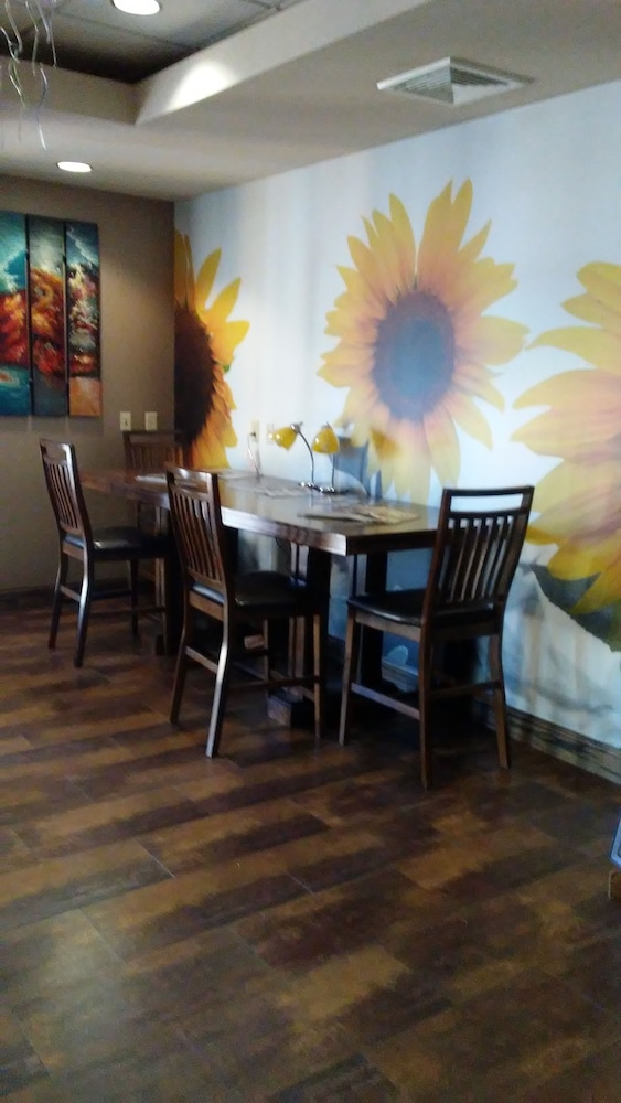 holiday inn express and suites junction city by ihg