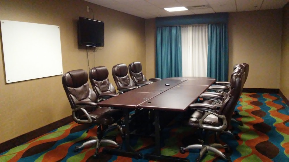 holiday inn express and suites junction city by ihg