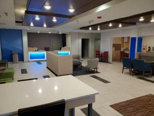 holiday inn express and suites junction city by ihg