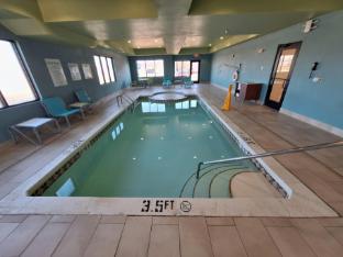 holiday inn express and suites junction city by ihg