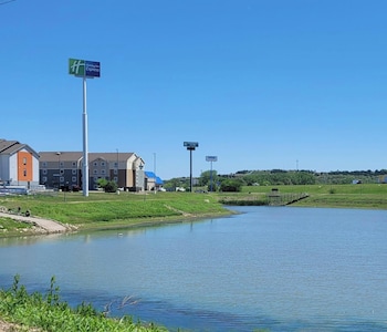 holiday inn express and suites junction city by ihg