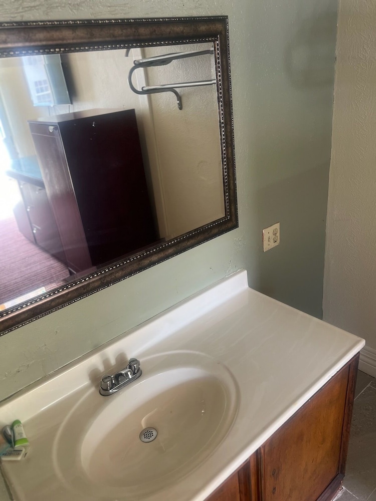 the grand motel inn and suite louisville