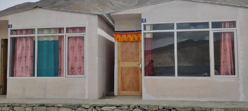 soma retreat cottage pangong lake