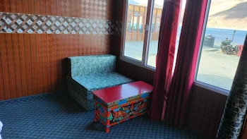 soma retreat cottage pangong lake