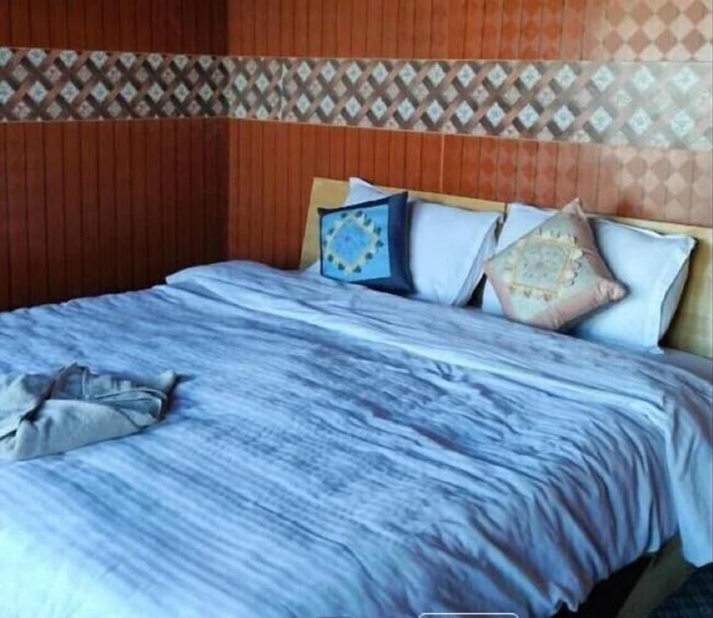 soma retreat cottage pangong lake