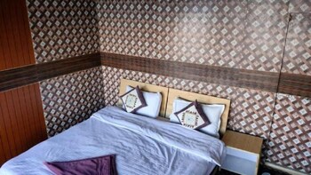 soma retreat cottage pangong lake