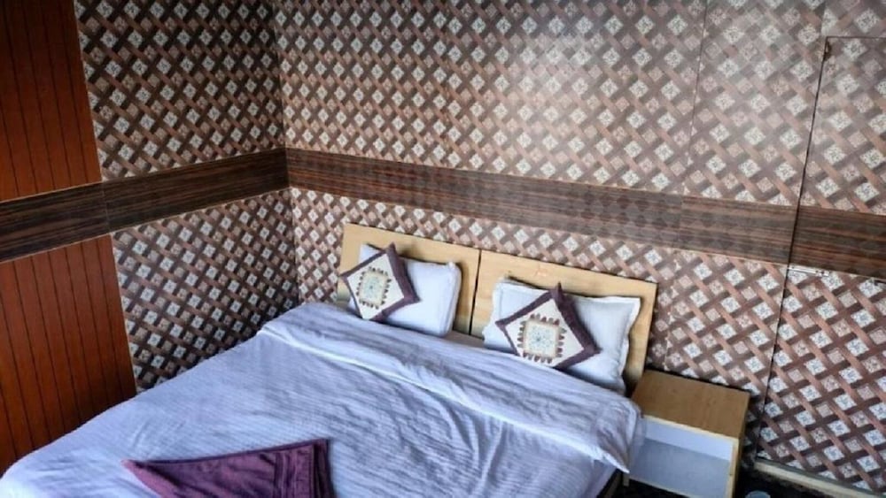 soma retreat cottage pangong lake