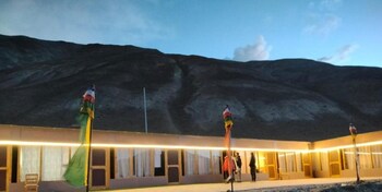 soma retreat cottage pangong lake